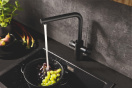 Смеситель для кухонной мойки GROHE Blue Pure Minta c вытяжным изливом, функцией фильтрации, без фильтра в комплекте, фантомный черный (30590KF0)