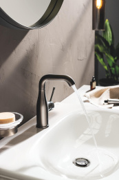 Смеситель для раковины GROHE Essence с донным клапаном, M-size, темный графит матовый (24173AL1)