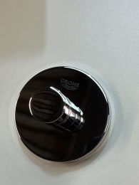 Крючок для халата GROHE Essentials, хром (40364001/U), уцененный товар