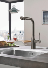 Смеситель для кухни GROHE Essence с вытяжным изливом 2jet, темный графит матовый (30504AL0)