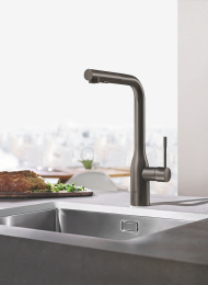 Смеситель для кухни GROHE Essence с вытяжным изливом 2jet, темный графит матовый (30504AL0)