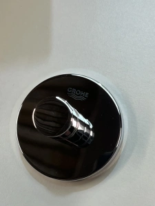 Крючок для халата GROHE Essentials, хром (40364001/U), уцененный товар