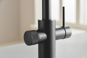 Смеситель для кухонной мойки GROHE Blue Pure Minta c вытяжным изливом, функцией фильтрации, без фильтра в комплекте, фантомный черный (30590KF0)