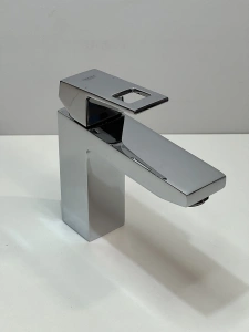 Смеситель для раковины GROHE Eurocube с донным клапаном, M-size, хром (23445000/U), уцененный товар