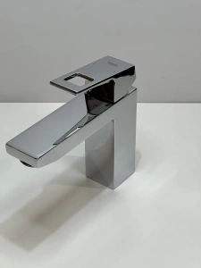 Смеситель для раковины GROHE Eurocube с донным клапаном, M-size, хром (23445000/U), уцененный товар