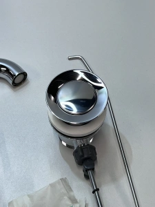 Смеситель для раковины GROHE Essence с донным клапаном, M-size, хром (23462001/U), уцененный товар
