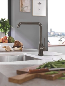 Смеситель для кухни GROHE Essence с поворотным изливом, темный графит матовый (30269AL0)