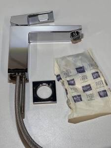 Смеситель для раковины GROHE Eurocube, M-Size, хром (23446000/UC), уцененный товар