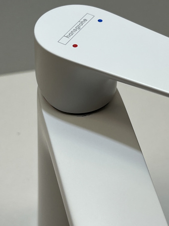 Смеситель для раковины hansgrohe Talis E 110, со сливным гарнитуром 71710700/U, матовый белый, уцененный товар