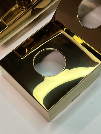 Смеситель для ванны hansgrohe Metropol 32540990/U, полированное золото, уцененный товар