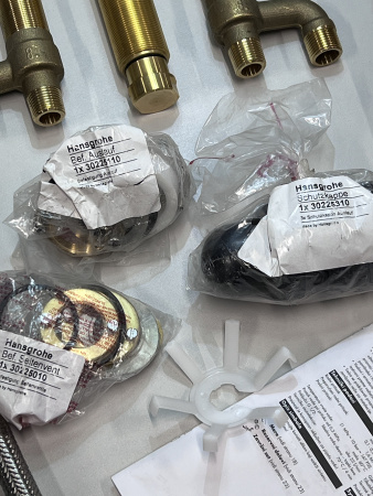 Встраиваемая часть смесителя hansgrohe на край ванны на 4 отверстия 13440180/U, уцененный товар