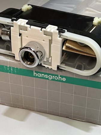 Внешняя монтажная часть hansgrohe sBox с овальной розеткой 28020000/U, хром, уцененный товар