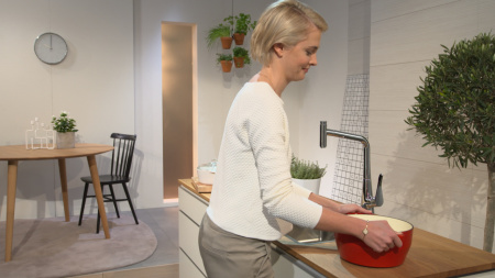 Смеситель для кухонной мойки hansgrohe Metris M71 320, с вытяжным душем 2jet 14820800, под сталь