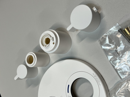 Внешняя часть термостата для душа hansgrohe Ecostat S скрытого монтажа на 2 потребителя 15758700, матовый белый, уцененный товар