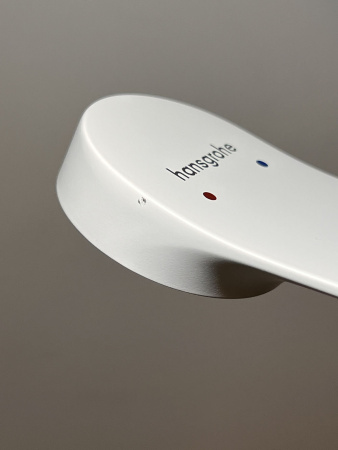 Внешняя часть смесителя для раковины hansgrohe Vivenis скрытого монтажа, настенный 75050700/U, матовый белый, уцененный товар